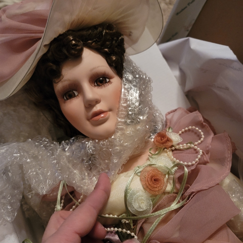 KYLA DUCK HOUSE DOLL W CERT OF AUTHENTICITY